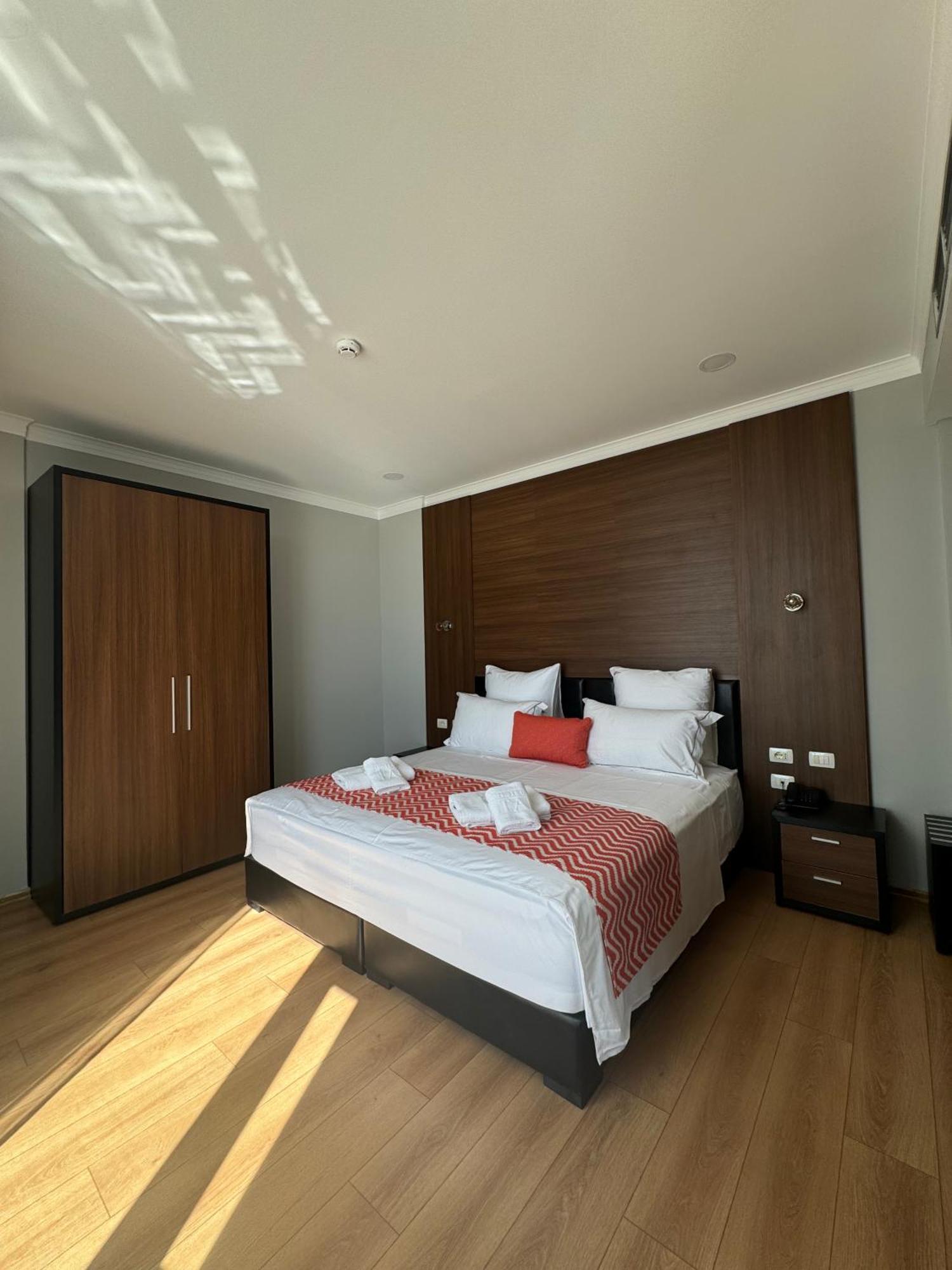 Vlorë Hotel Britania מראה חיצוני תמונה