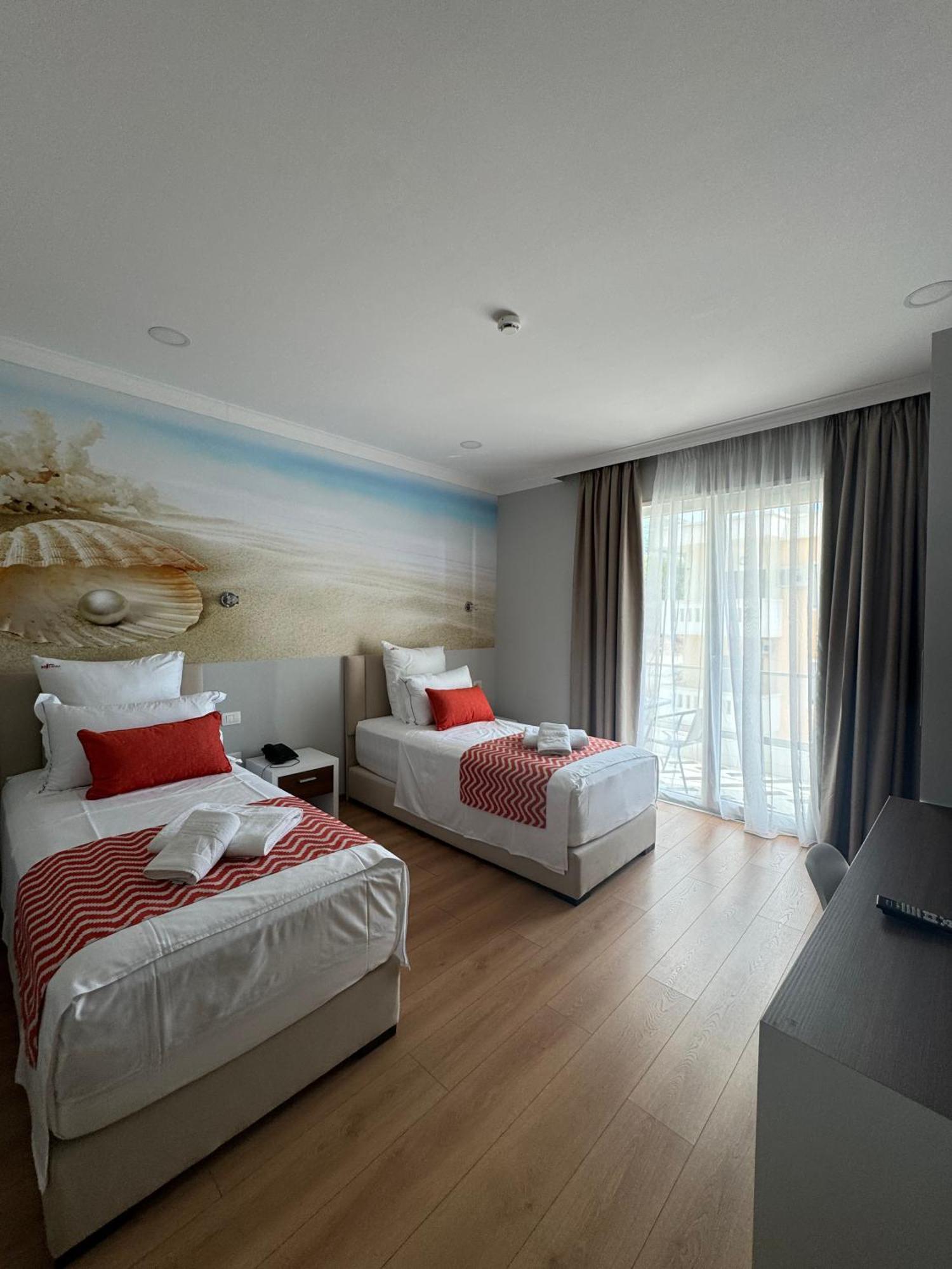 Vlorë Hotel Britania מראה חיצוני תמונה